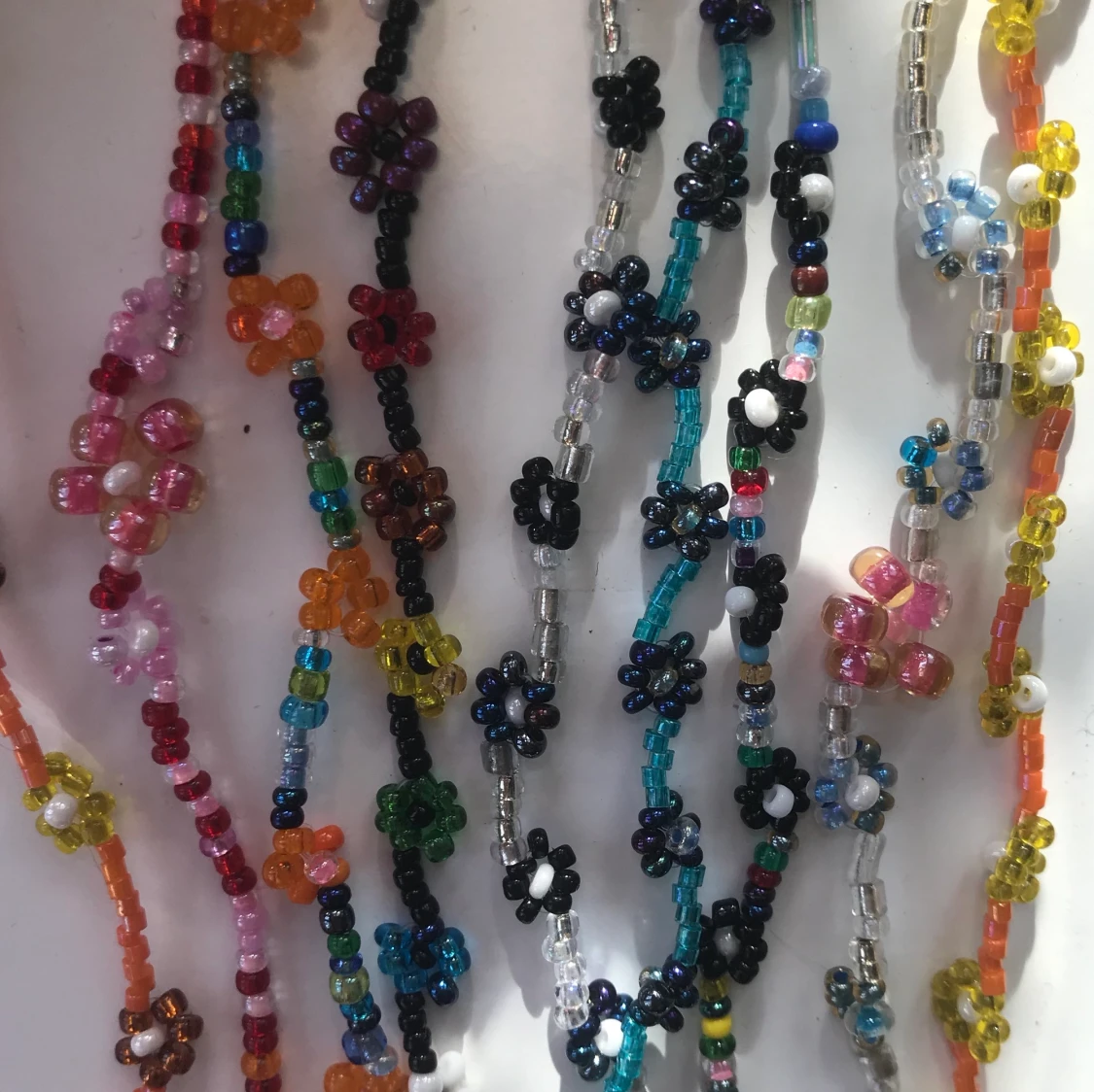 handgjorda armband med blommor!