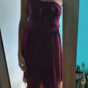 Evitas heartshaped neckline sparkly dress - A dress for dates, going-out and other events. Good condition size S❤🌞