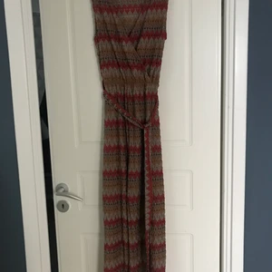 Jumpsuit - Virkad jumpsuit i en härlig naturfärg!