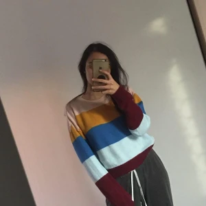 Regnbåge randing sweatshirt - Rainbow sweater