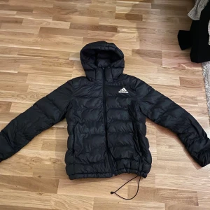 Adidas - Adidas jacka köpt förra året 