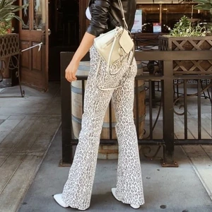 Jeans - Jeans ifrån nakd x Kae Sutherland i storlek 36 (slutsålda)💕 jättefin passform och bra längd! Endast provade så dom är i nyskick, 250kr+frakt💕