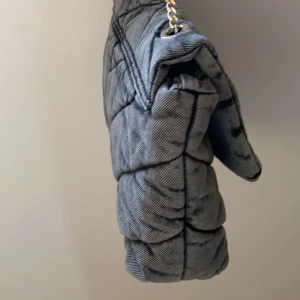 Zara väska - Använd ett fåtal gånger, bud från 150kr. Köparen står för frakten💗