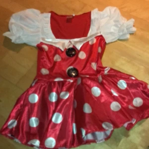 Halloween  - Mimmi mouse kostym från förra årets halloween säljer pga använder inte längre  kan användas som cosplay