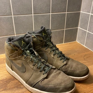 Nike air Jordan 1. Strl 46  - Retro basketsko. Använda men i gott skick 