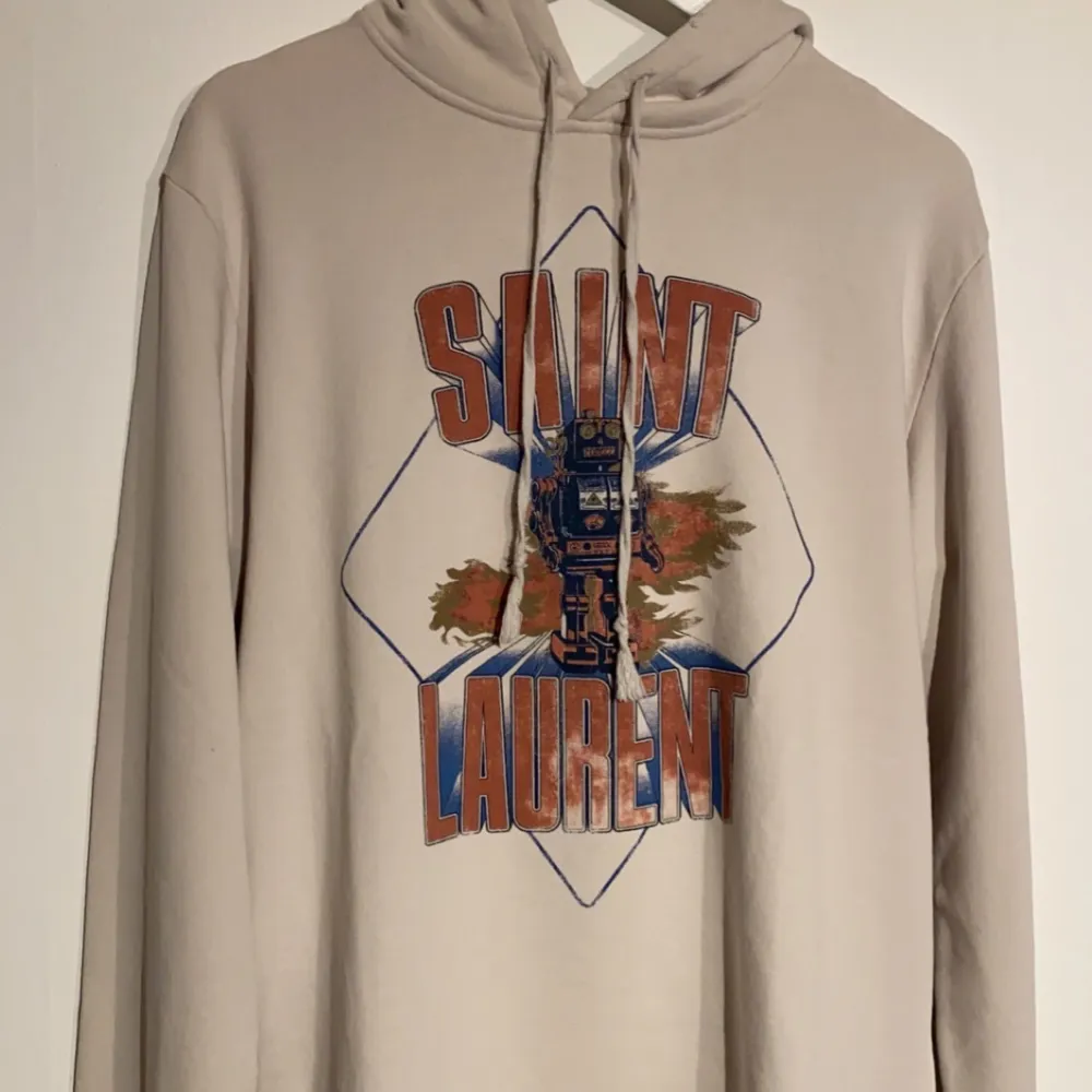 Saint Laurent Robot Hoodie  Cond: 10/10 helt ny med tags. Köpt från haiendo men aldrig kommit till användning. Hoodies.