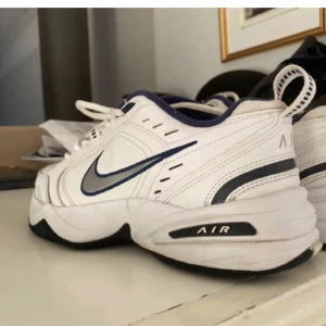 Nike monarch - Sitter som 39