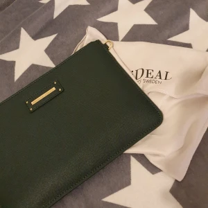 Väska - Ideal of sweden louvre pouch. Helt ny. Prislappar kvar. Säljes i originalförpackning.