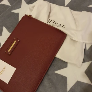 Ideal of sweden louvre pouch  - Ideal of Sweden- Louvre pouch. Aldrig använd, prislappar kvar. Säljes i originalförpackning.