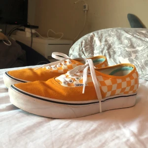 Vans skor - Låga vans skor, använda Max 2 ggr. Storlek 40 (svensk storlek), kan skickas mor frakt.
