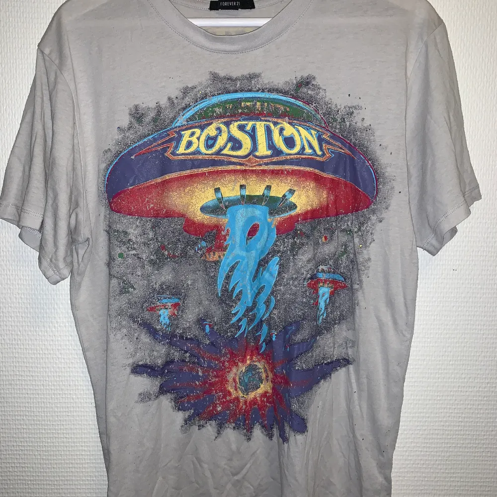 Oversized Vintage Boston T-Shirt med tryck. Mycket bra skick. Storlek S/M (pris kan diskuteras). T-shirts.