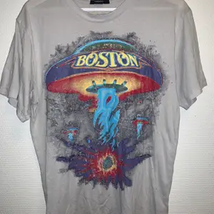 Oversized Vintage Boston T-Shirt med tryck. Mycket bra skick. Storlek S/M (pris kan diskuteras)