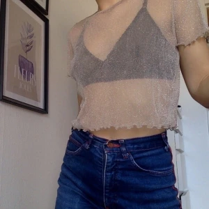Glittrig topp - gratis frakt! - Gullig glittrig topp som går att både klä upp och ned! Färgen är typ ljusrosa/champagne🌸🥂🌸🥂