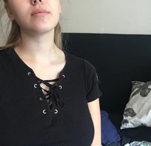 Svart tröja - Snygg svart tröja som knappt är använd. Kan mötas, annars står köparen för frakt