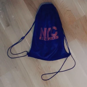 En för 150 kr  - Fin väskor 