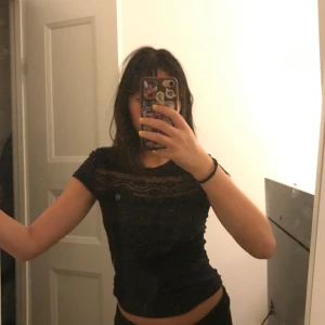 svart spets top - gullig spets tröja🎀 frakt 22kr