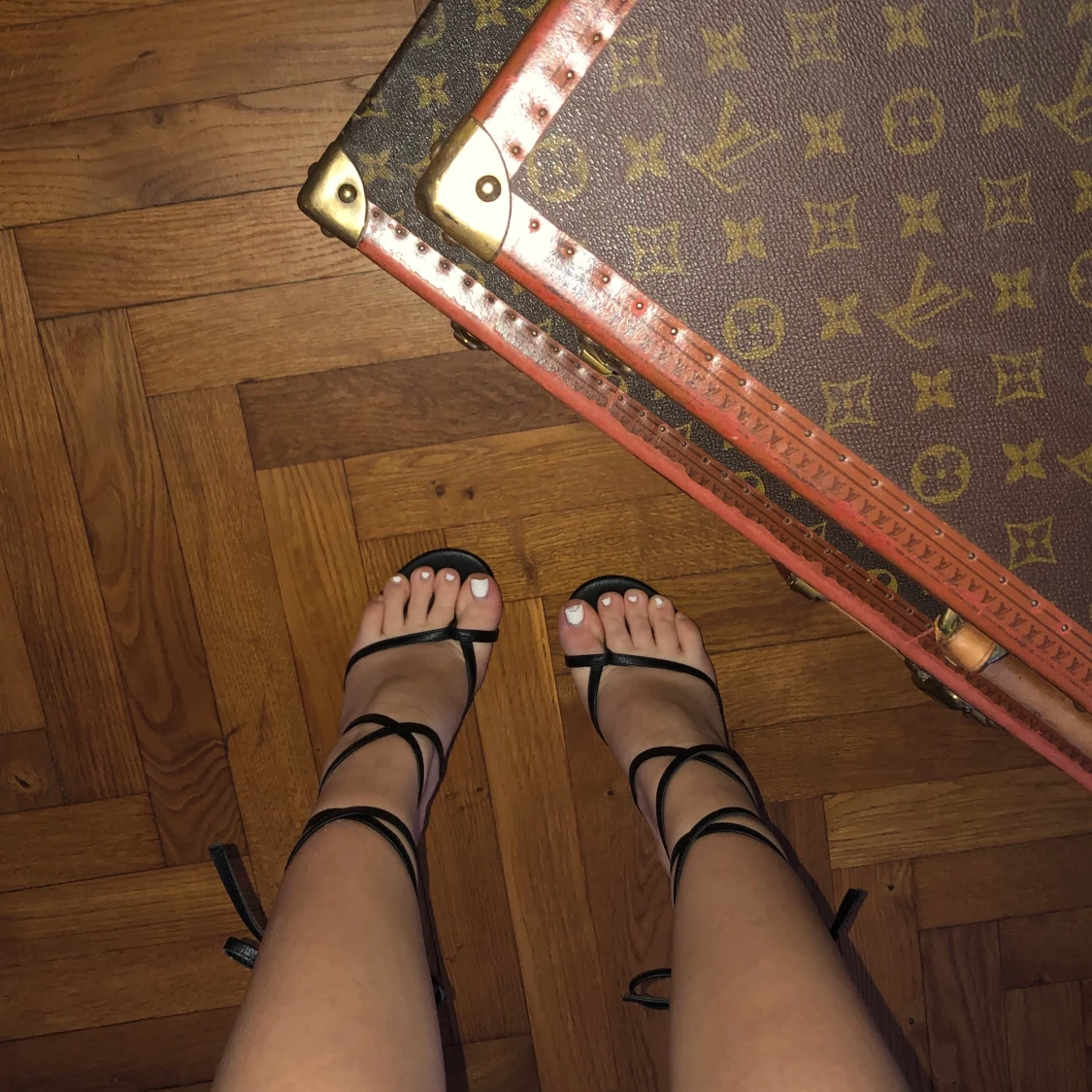 Skitsnygga klackar med knytdetalj