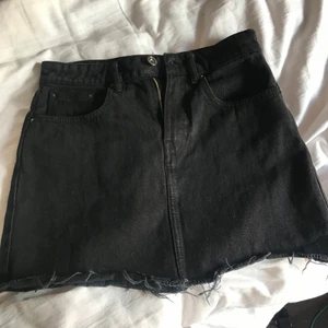 Zara jeanskjol - Säljer min favvo jeanskjol från zara som nu tyvärr blivit för liten! 