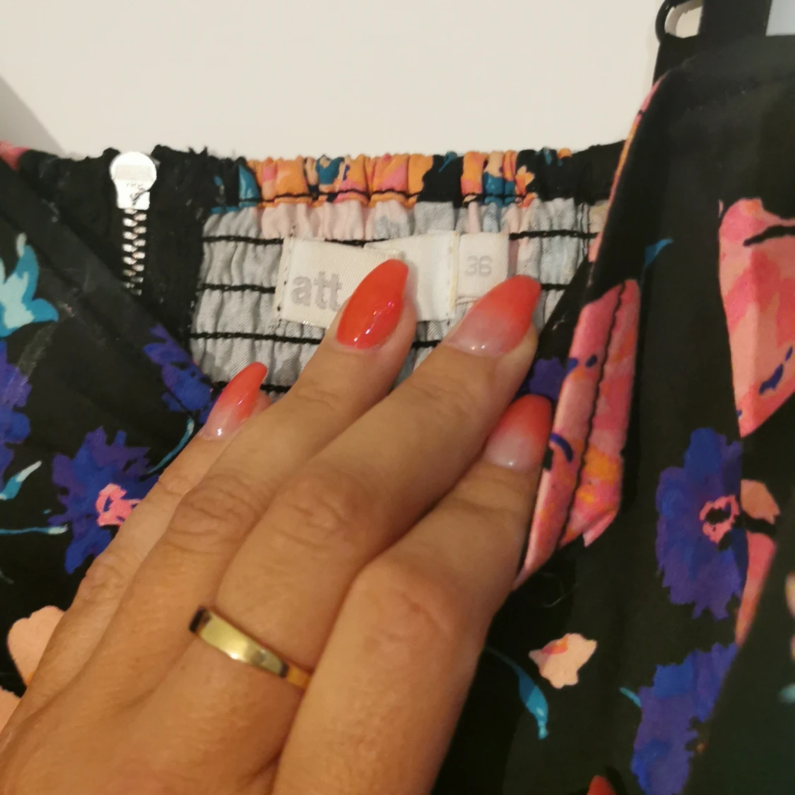 Blommig klänning stl 36. - 90