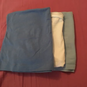 3 pack- Vintage mesh tops  - 3 pack i färgerna vit, blå och turkos. Väldigt praktis för sommarn 