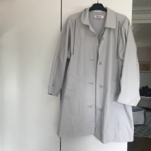 Second hand kappa - Aldrig kommit till användning av mig, köpt för 500 sitter bra på mig som har S ( oversized ) men den är stor så skulle passa en M / L också 