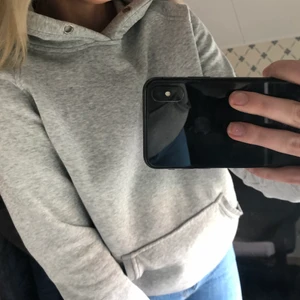 Hoodie - Bikbok hoodie i grå. Asfin👊🏽💕 frakt är inräknat i priset 