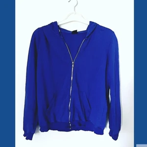 Blå Kofta från Gina Tricot - Strl L - Blå kofta från Gina Tricot i storlek L (skulle även passa M). Är mjuk och i mycket gott skick!