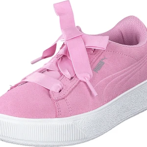 Adidas Shoes - Knappt använda. Kanske Max 1-2 gånger. Fint skick.  Storlek 38.