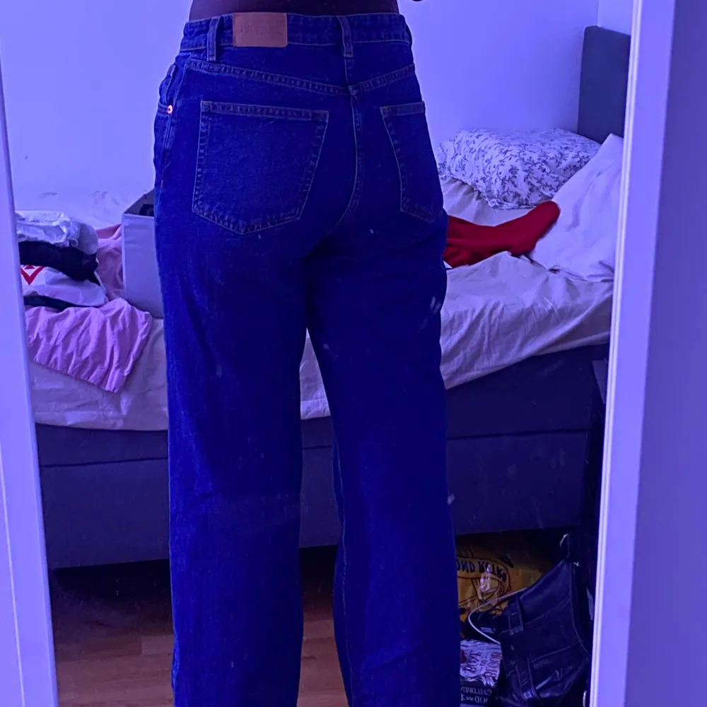 Yoko jeans från Monki i väldigt bra skick. Är 175cm lång och de är lite för korta för mig. Jeans & Byxor.