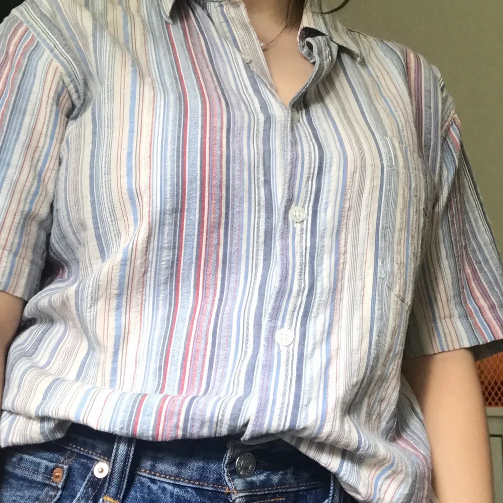 asfin kortärmad skjorta/tshirt skjorta som jag köpte vintage i södra frankrike :) även fin under tjocktröjor!. Skjortor.