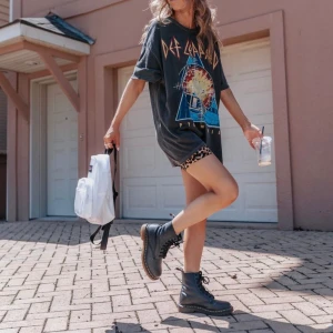 Dr martens - Helt felfria och fina dr martens, köpta här på plick men tyvärr för små! Skriv för fler bilder. 