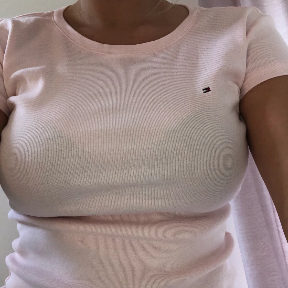 Snygg t-shirt frĂ„n Tommy hilfigerđž