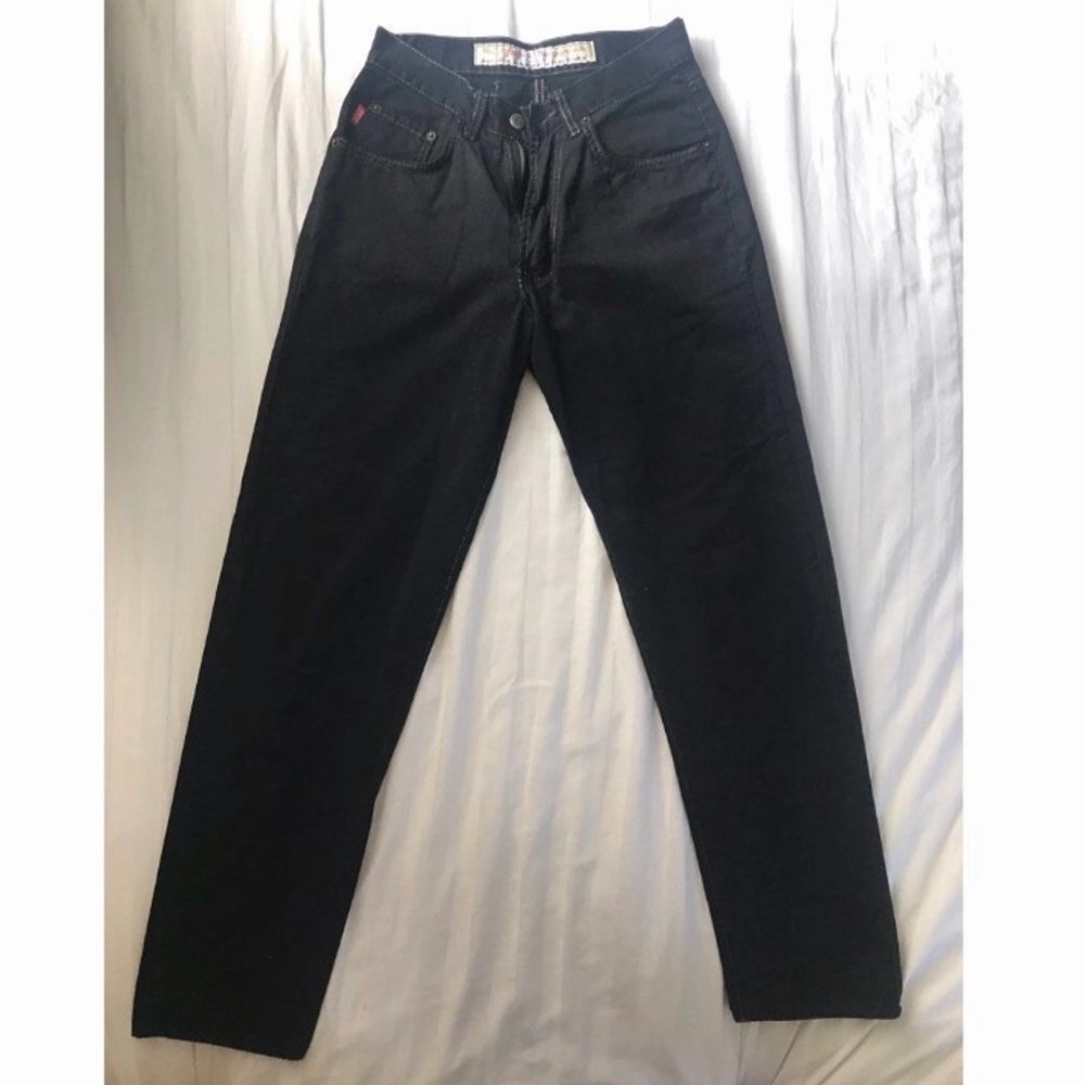 Vintage jeans från Jack & Jones med kontursömmar. Stl: W29/L32 Köparen står för frakt! #svarta #jeans #jack&jones #jackandjones #vintage #90tal #80tal #90s #80s #kontur #sömmar #kontursömmar . Jeans & Byxor.