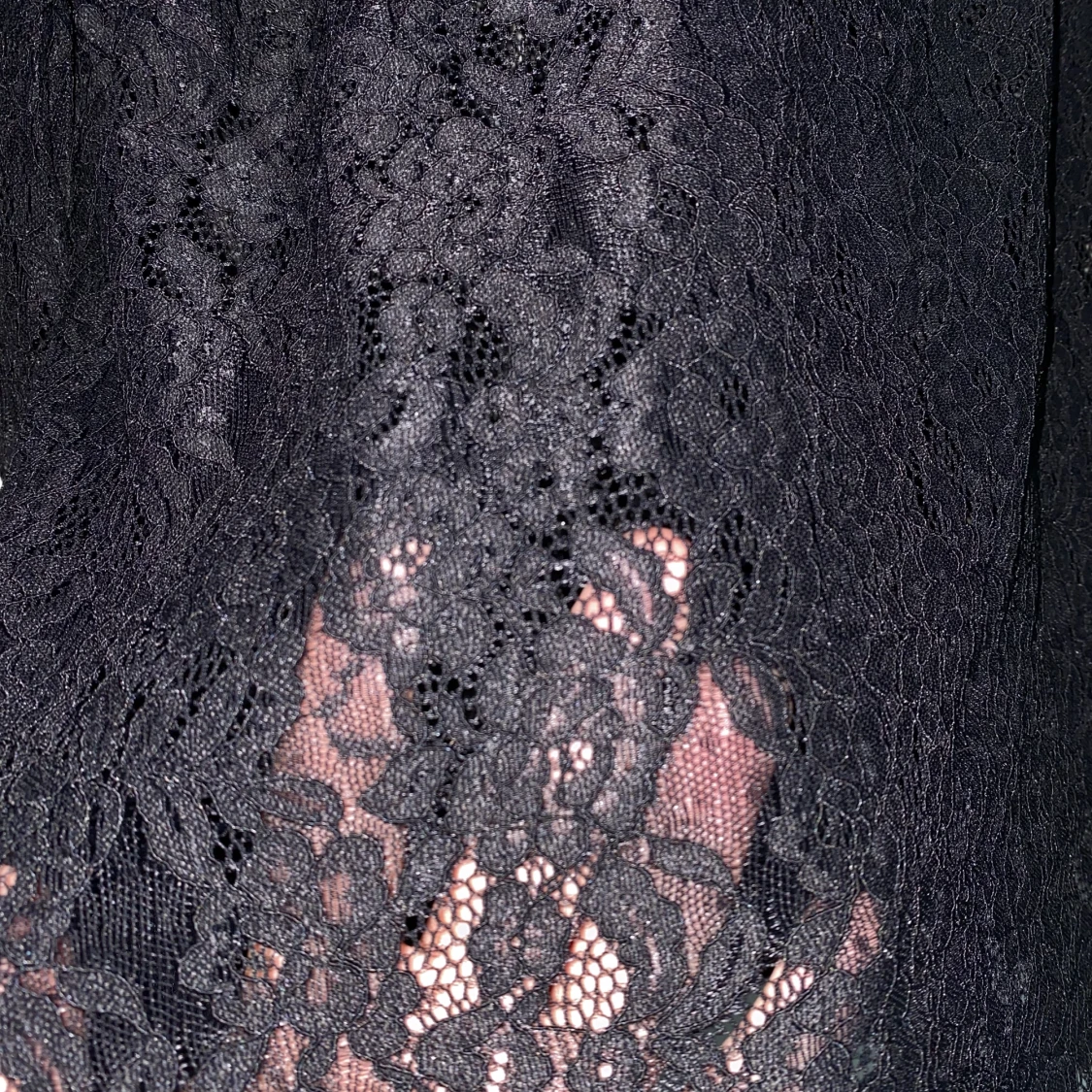 Supersnygg svart spetstopp - 91