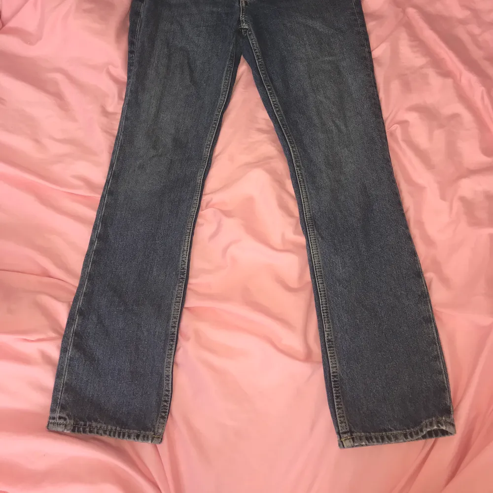 Mina gamla älsklings jeans ,säljer pga att jag gått upp i vikt. Dom var rätt så mörka innan men har blekt dom lite. 🤍. Jeans & Byxor.