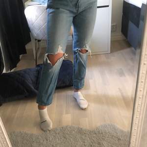 säljer mina fina levis jeans då dom aldrig kommer till användning. jag på bilden är 165cm. 💓