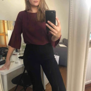  - En fin blus med trumpetärm. Frakt tillkommer☺️