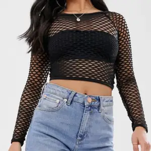 fishnet tröja med inbyggd bandeau från asos. Använd 1-2 gånger. Passar en Xs/xxs 