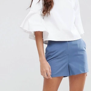 Grå/blå kostymshorts  - ▫️Grå/blå kostymshorts i slimfit modell ▫️Storlek S ▫️Mycket gott skick ▫️Frakt 44 kr