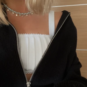 Svart tröja från Carin Wester - Knappt använd sweatshirt från Carin Wester i storlek XS, säljer för 250kr inklusive frakt