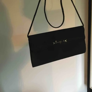  - Supersöt väska, perfekt till festen! Använda för lite, därför den säljs🥺 Kan mötas upp eller frakta, då tillkommer frakt🎀