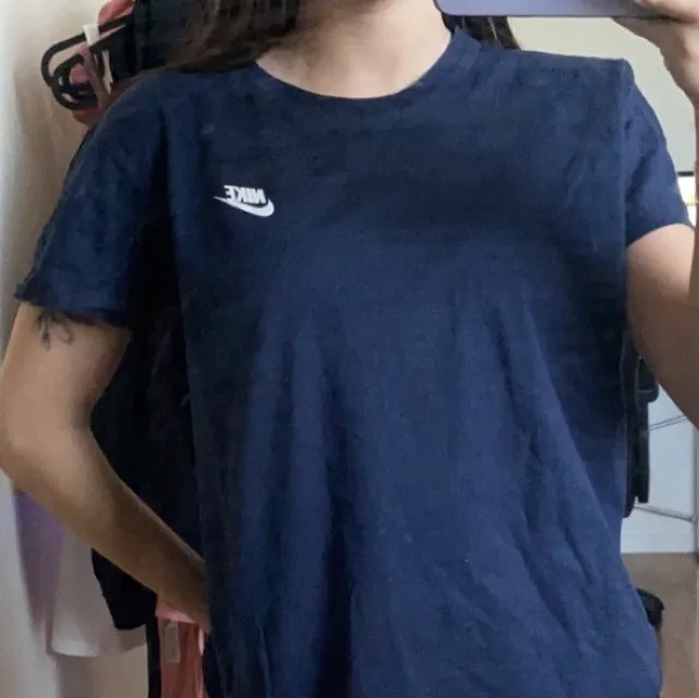 Säljer min blå Nike T-shirt, knappt använd. T-shirts.