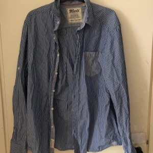 Skjorta  - Snygg randig skjorta, 