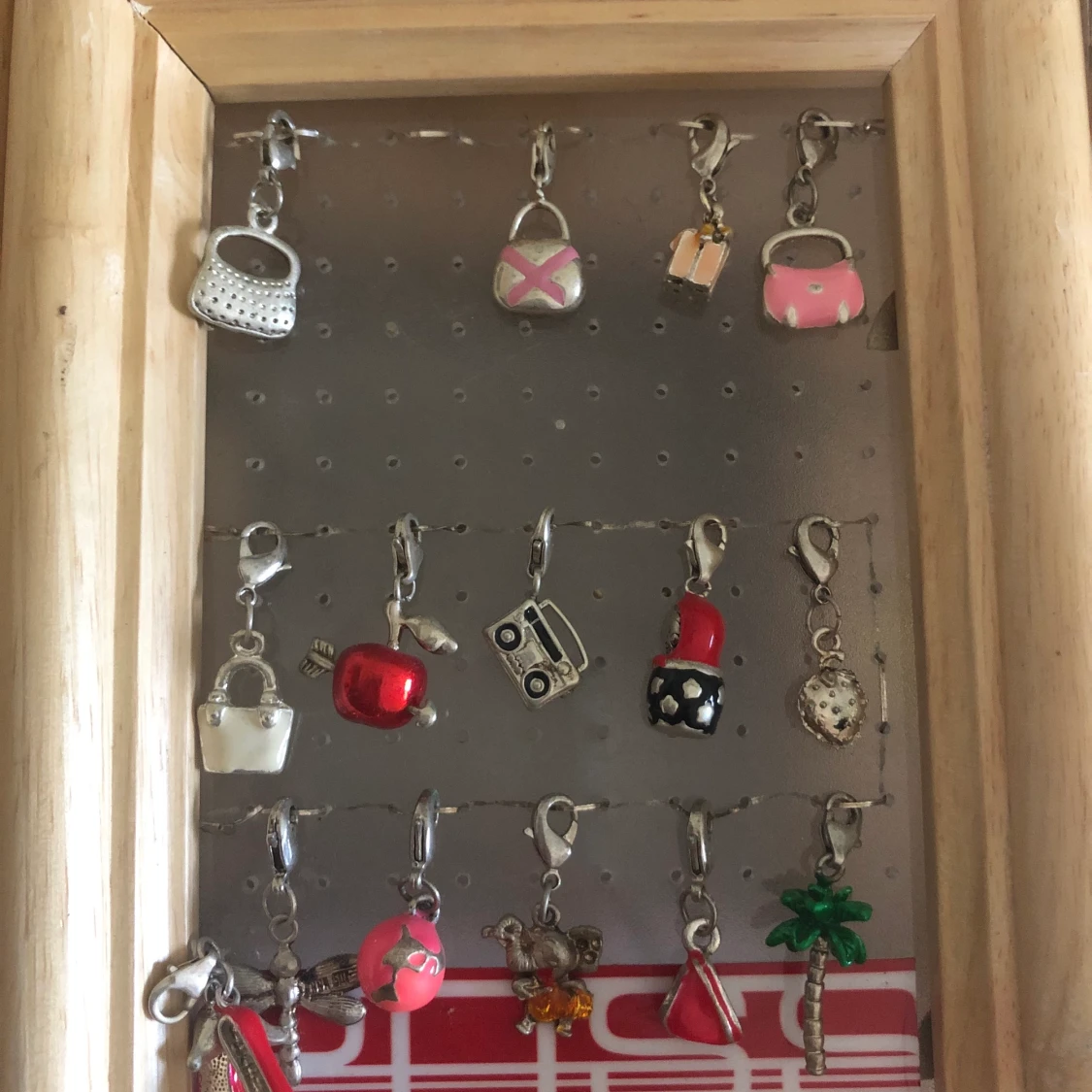 Smycken. Berlocker till arm- halsband - 91