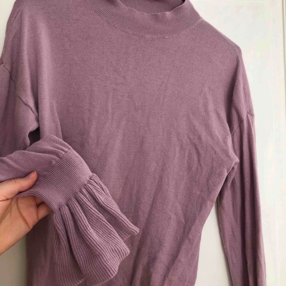 Så fin tröja i pastell✨  Köparen står för frakten 🌍 Vill bli av med allt så fort som möjligt så kolla gärna in mina andra annonser också🥰. Huvtröjor & Träningströjor.
