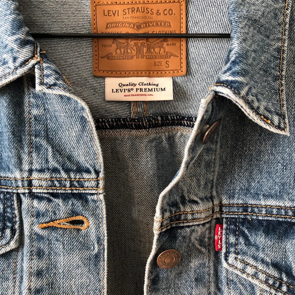 Levis jeans jacket, perfect conditions, loose fit, size S.. Jackor.