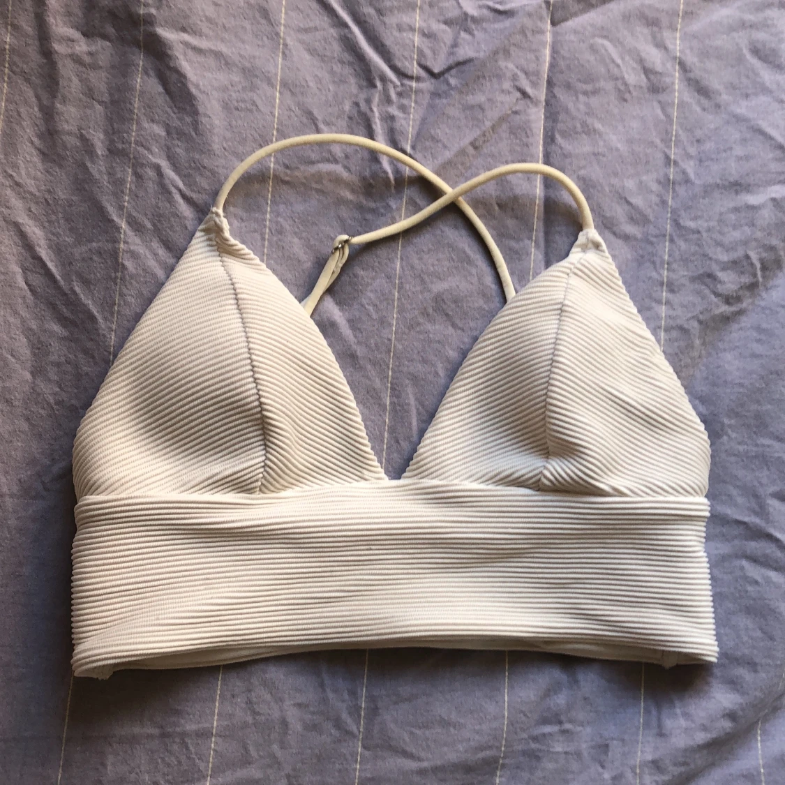 Bikiniöverdel, vit, ribbad