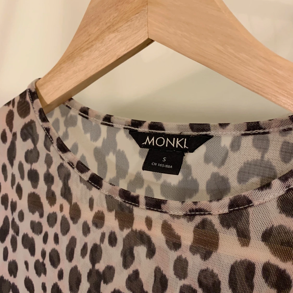 Genomskinligt pumatröja 🐆 - 91