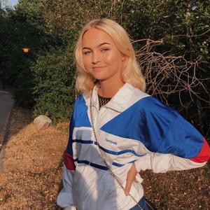 Vintage Rebook Tröja - Vintage Rebook tröja från 80-talet! Jättebra skick och helt unik. Fått så mycket komplimanger för denna. 