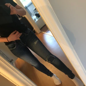 Jeans  - Snygga jeans som aldrig är använda. Storlek 25/32.